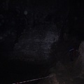 Arrivé à la base des puits, la grande gallerie est partiellement maculée de mondmilch sec qui glisse affreusement